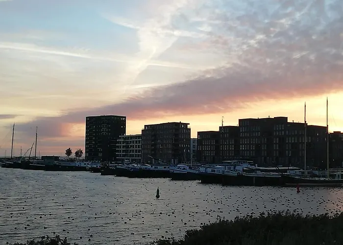 Private On Houseboat