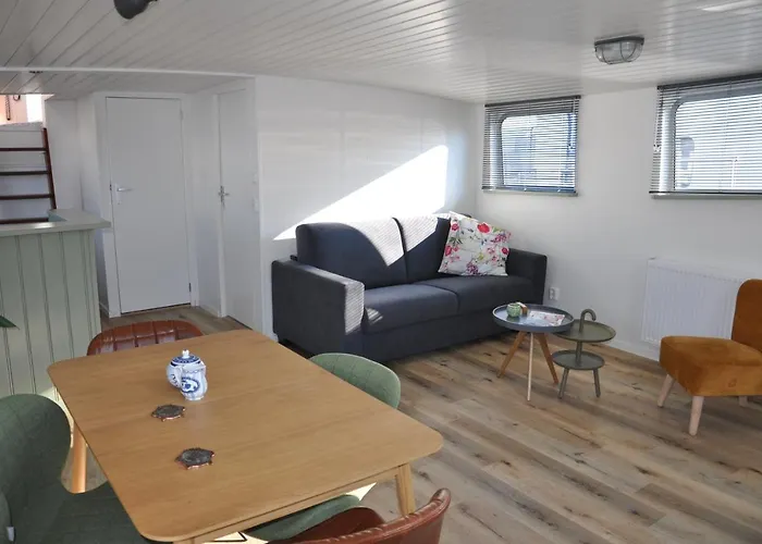 Privatunterkunft Private On Houseboat