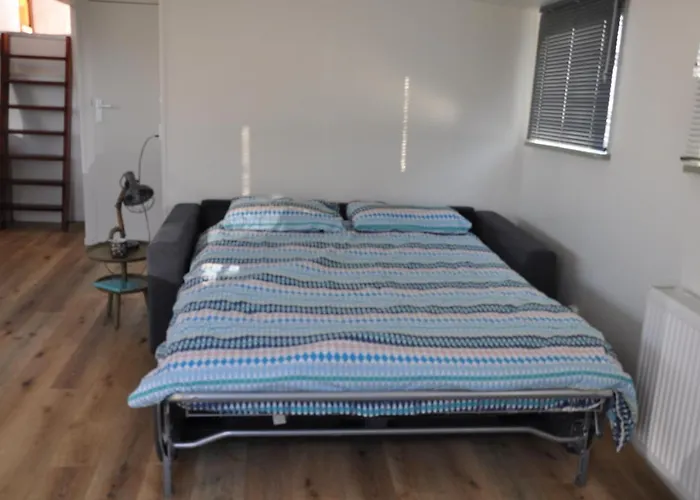 Private On Houseboat *