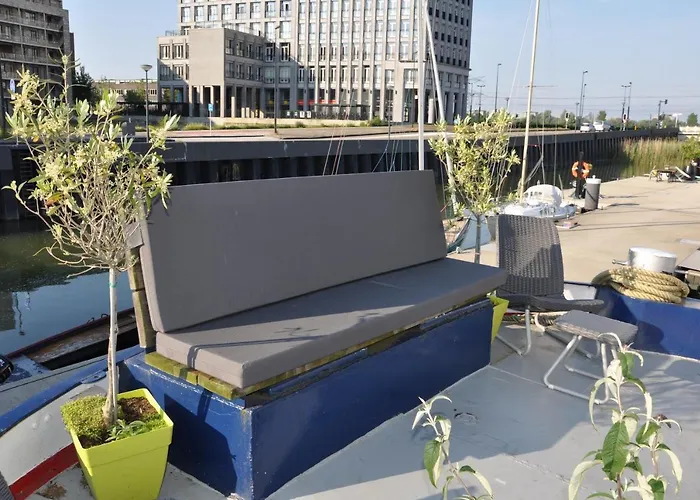 Private On Houseboat